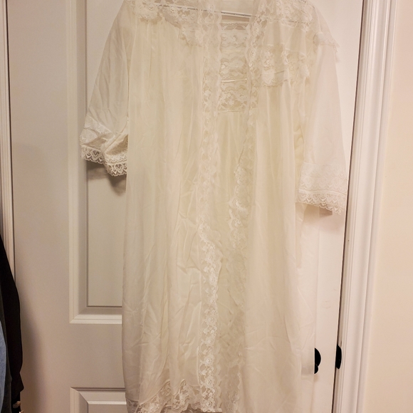 2 Piece Vintage Handmade Bright White Peignoir Set - Picture 5 of 8